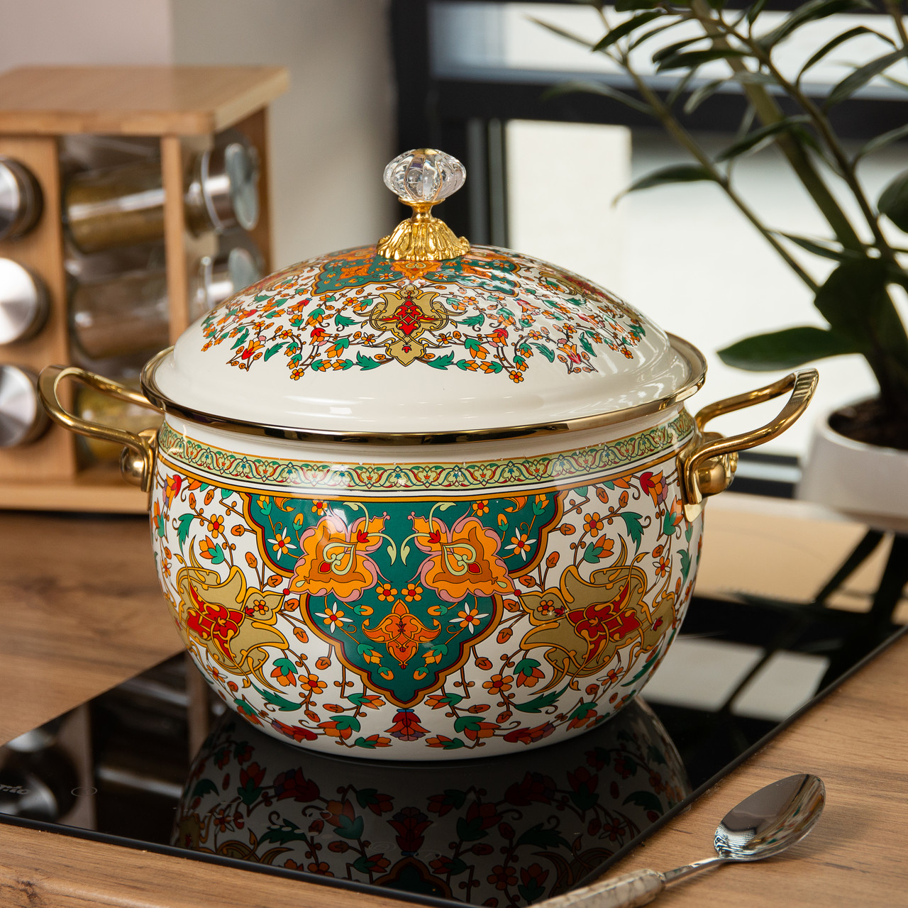 Емальована каструля об'ємом 4 літри для газових та електричних плит