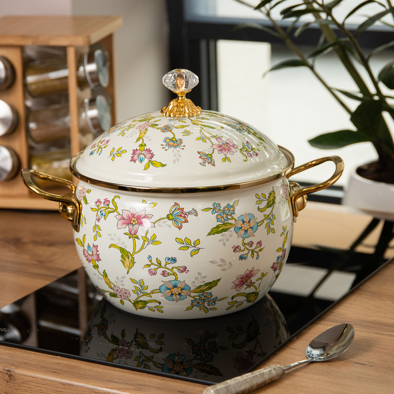 Емальована каструля об'ємом 5 літрів