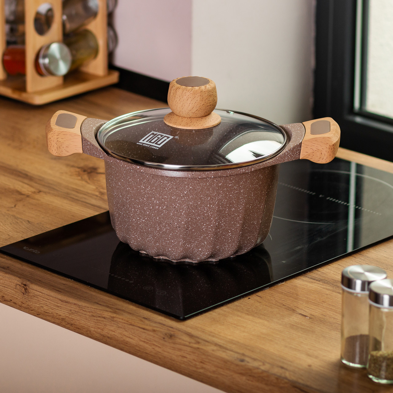 Алюмінієва каструля об&apos;ємом 3 літри з кришкою Ø 20 см, мармурове антипригарне покриття MGC кавового кольору