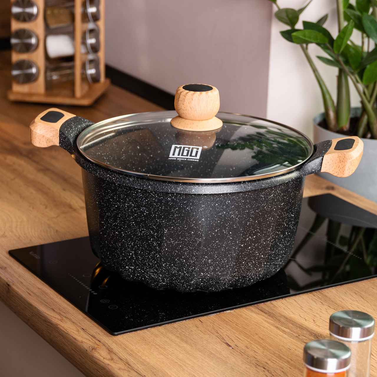 Алюмінієва каструля об'ємом 5 літрів з кришкою Ø 24 см з мармуровим антипригарним покриттям MGC чорна