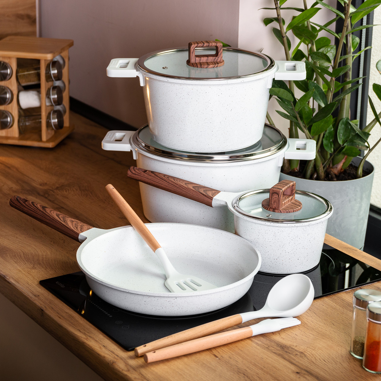 Набір посуду алюміній з товстим дном MGC з лопаткою, ополоником і щіткою білий