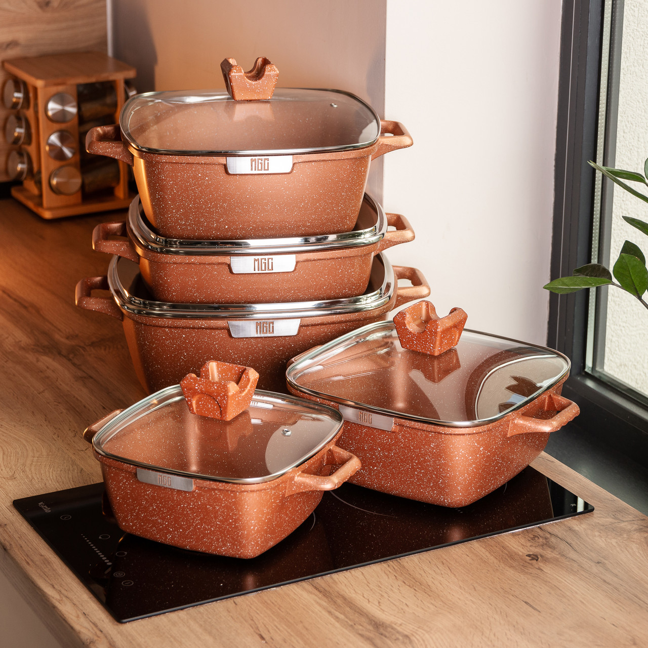 Набір з 5 алюмінієвих квадратних каструль з товстим дном MGC + лопатка, ополоник, рукавички та фартух