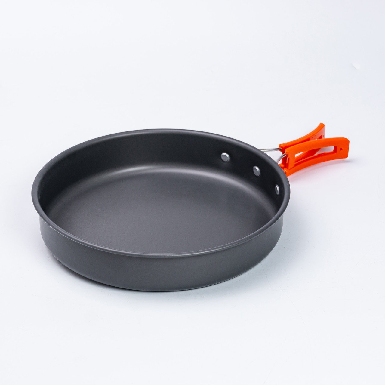 Набір туристичного посуду в сумці для походу та кемпінгу: каструля, сковорода, чайник