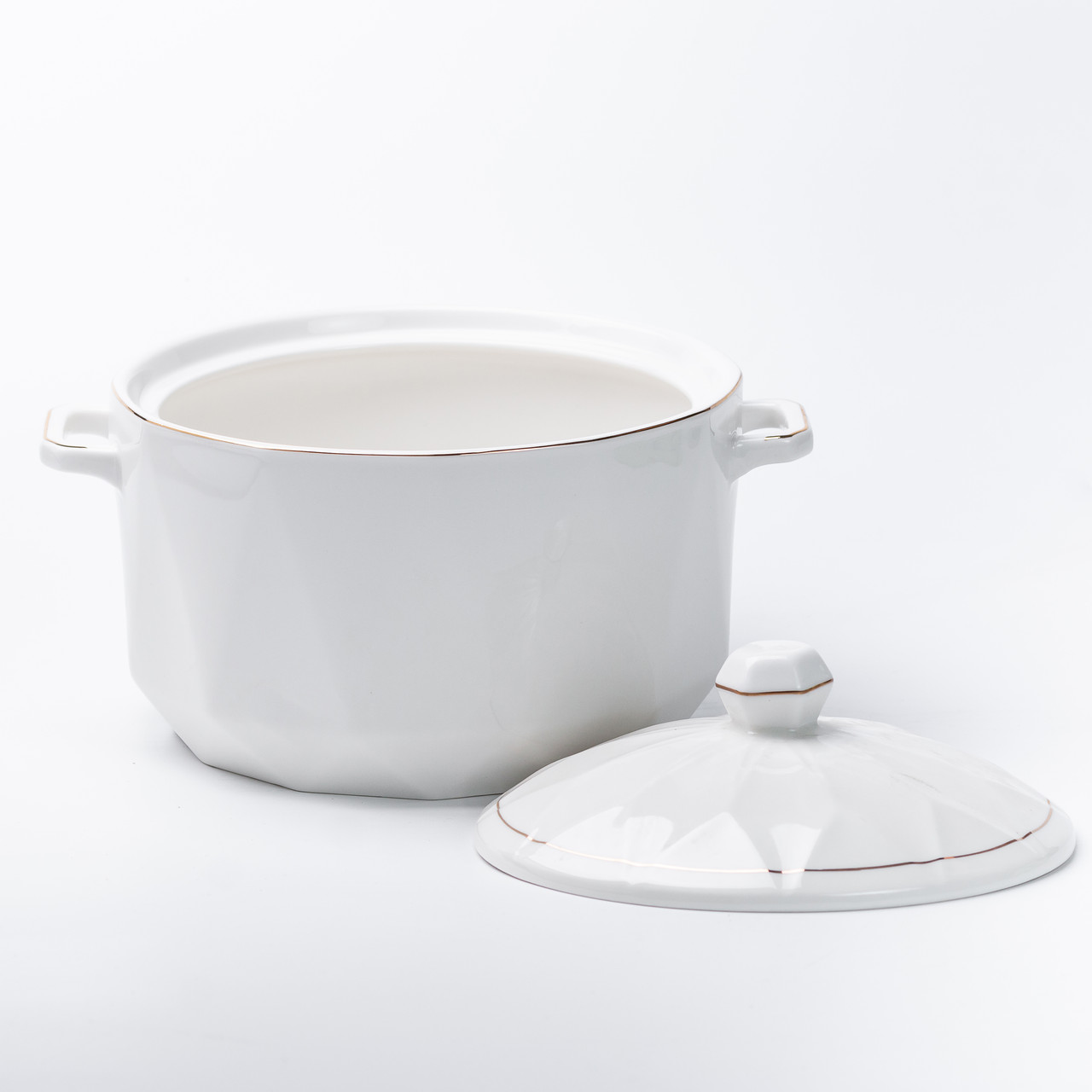 Супниця керамічна з кришкою і ручками 2,2 л Біла