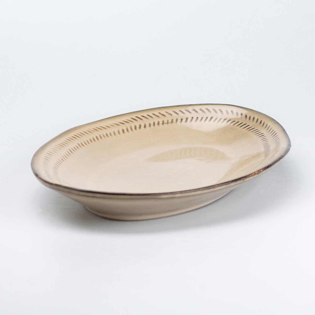 Блюдо сервірувальне овальне керамічне 29х19 см бежеве