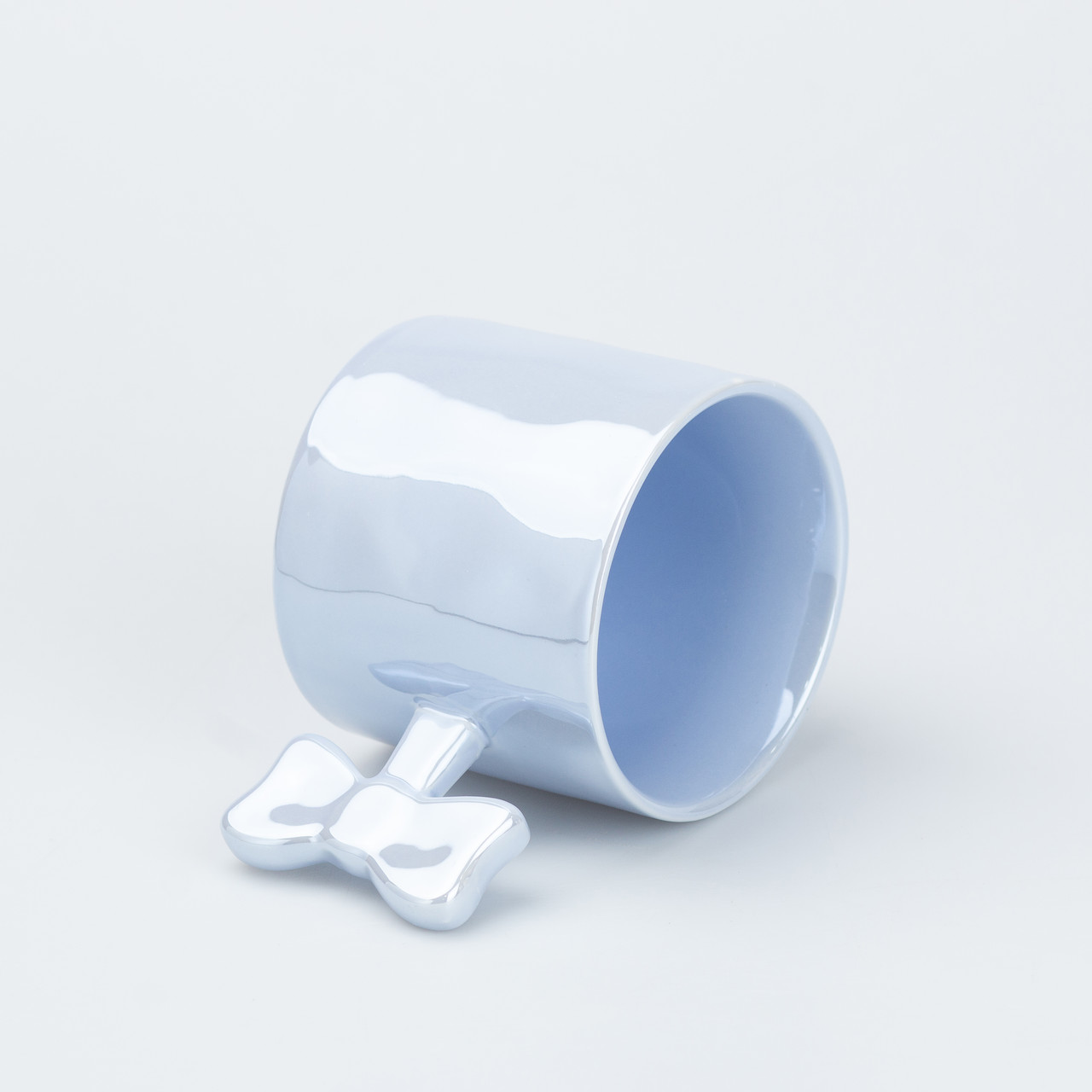 Чашка з ручкою у вигляді бантика керамічна 350 мл Блакитна