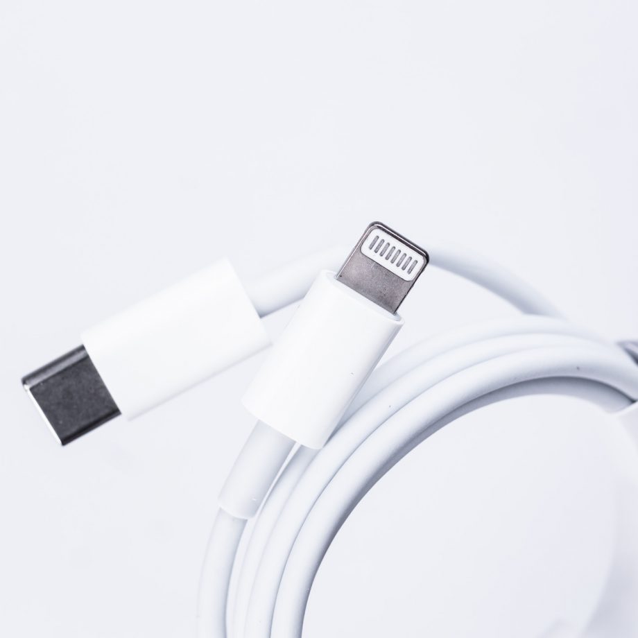 Кабель для зарядження USB-C/lightning 1 м білий