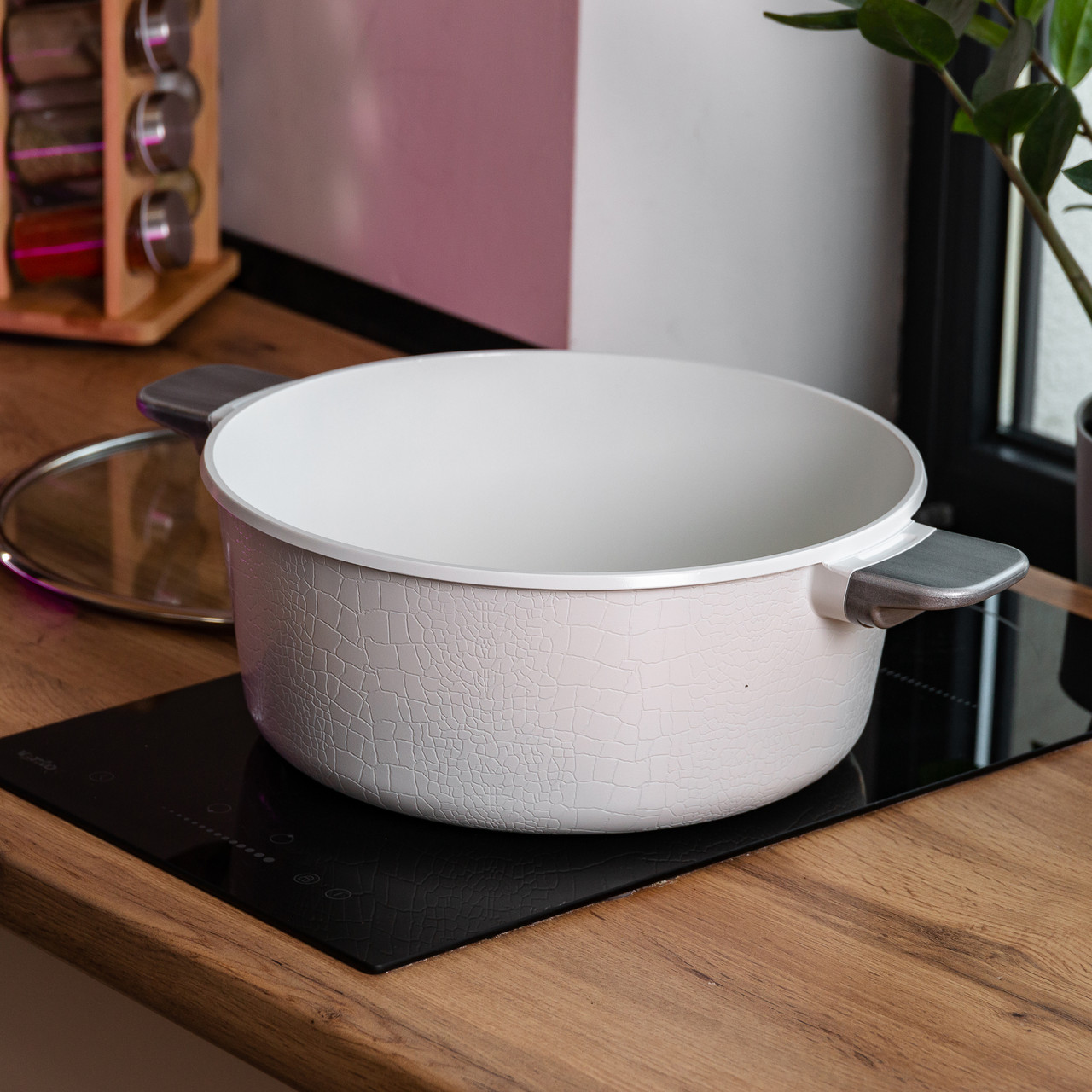 Алюмінієва каструля з керамічним покриттям антипригарним 5 л Ø 30 см біла MGC