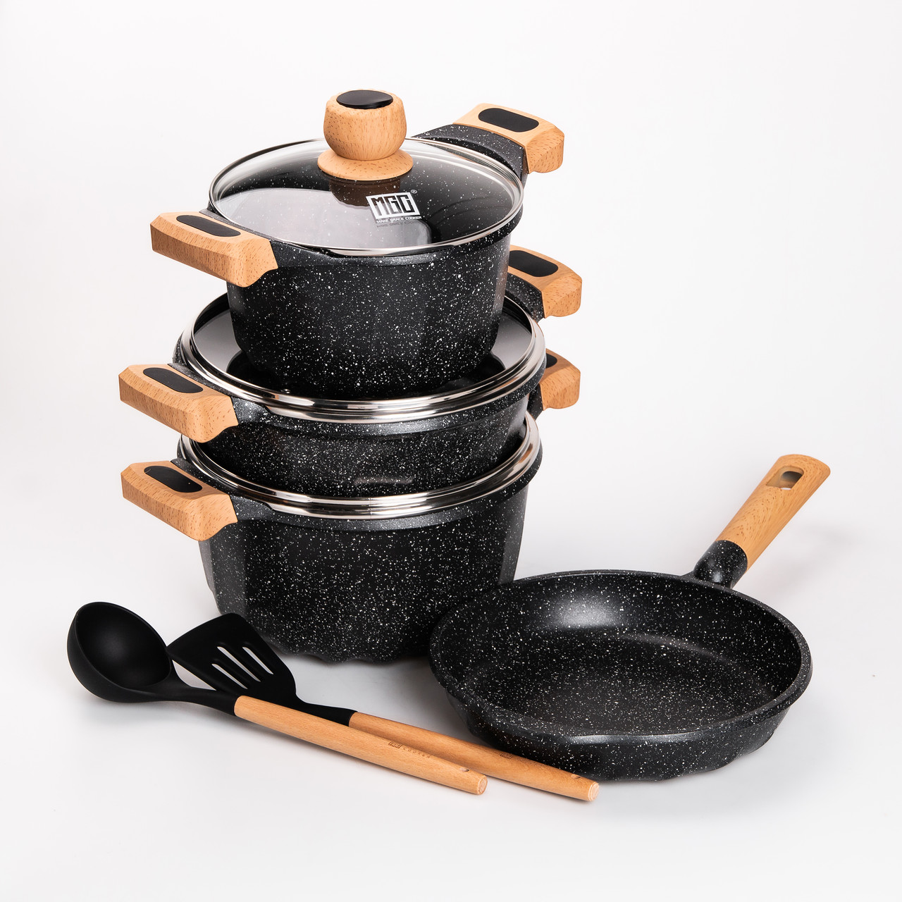 Чорний набір посуду з антипригарним мармуровим покриттям та скляними кришками