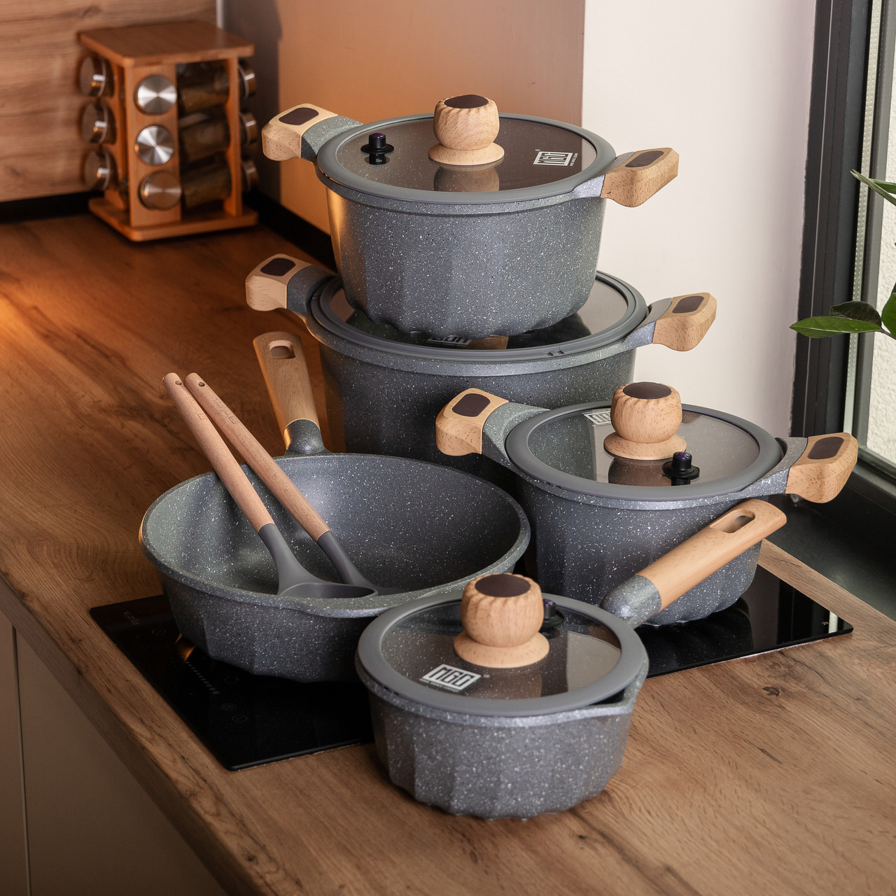 Набір посуду, 4 каструлі, алюмінієве товсте дно MGC з лопаткою і ополоником, сірий