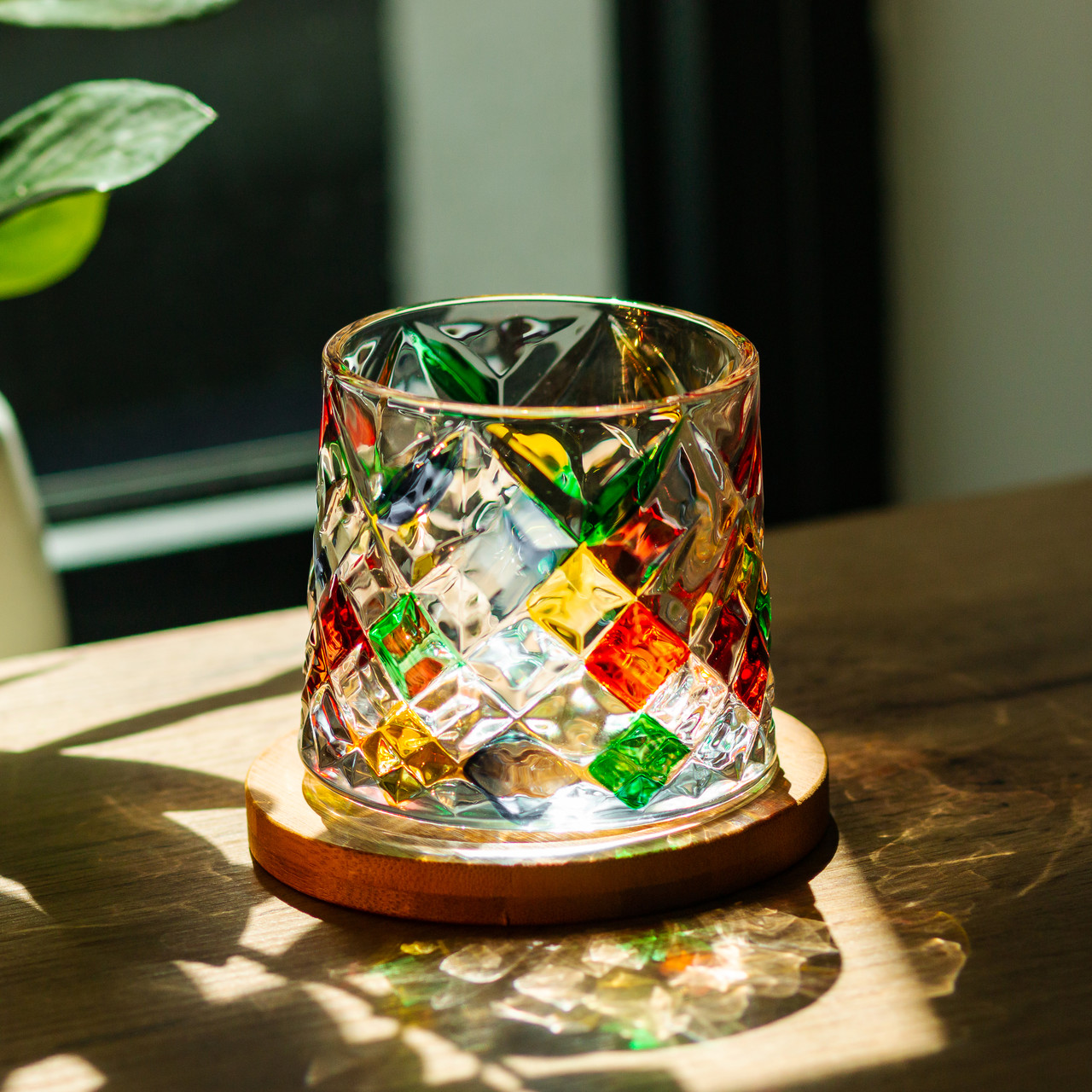 Стакан дзига для віскі 300 мл з бамбуковою підставкоющо обертається.