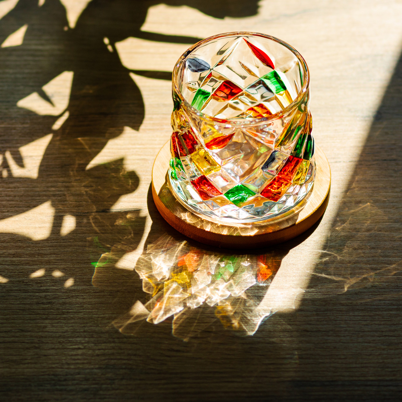 Стакан дзига для віскі 300 мл з бамбуковою підставкоющо обертається.