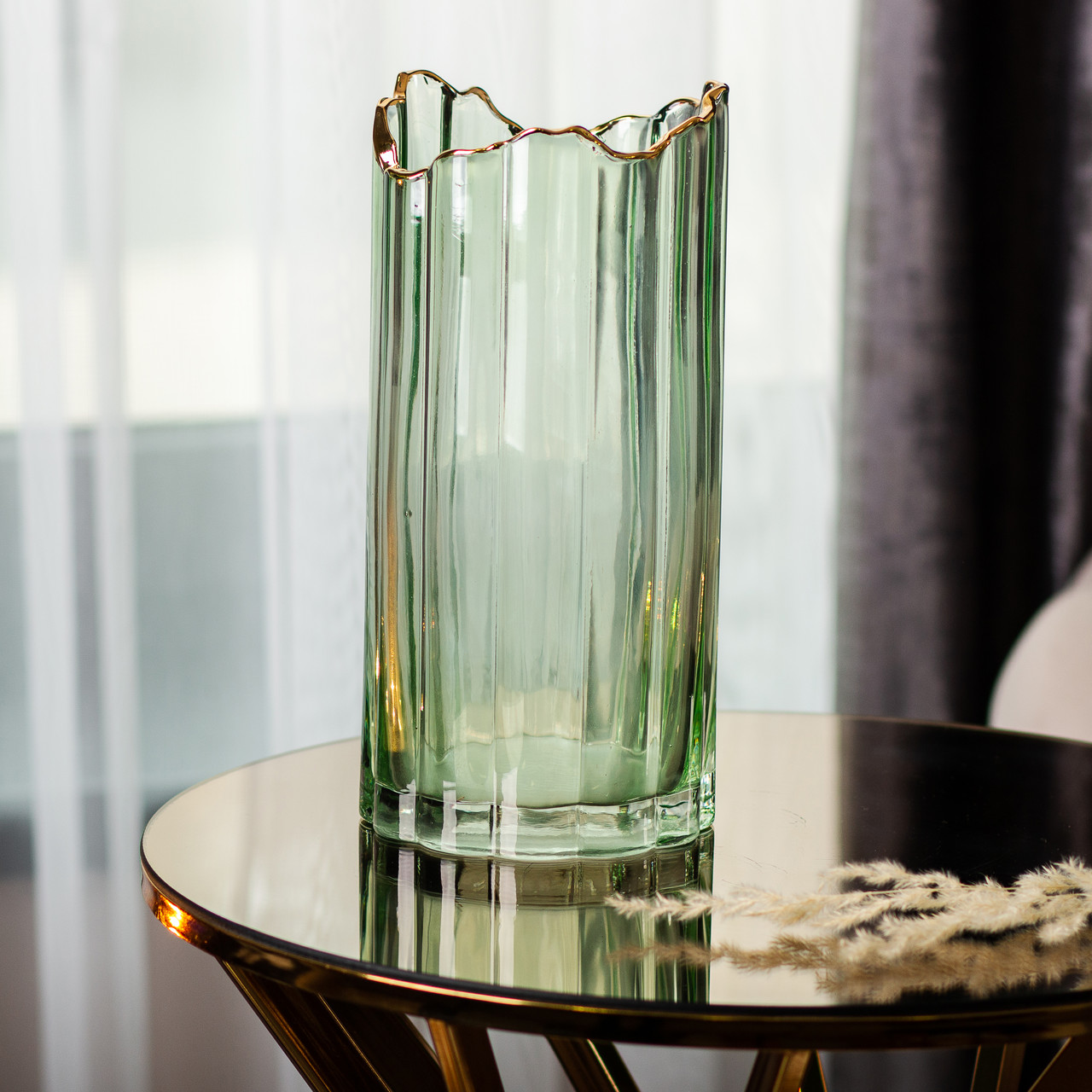 Декоративна ваза із зеленого скла із золотим обідком 24,5 см.