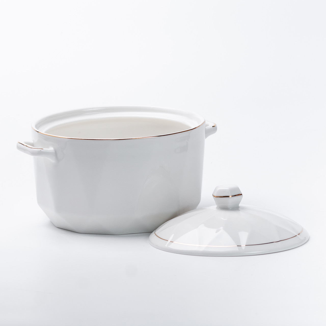 Супниця з кришкою та ручкою на 1 літр біла