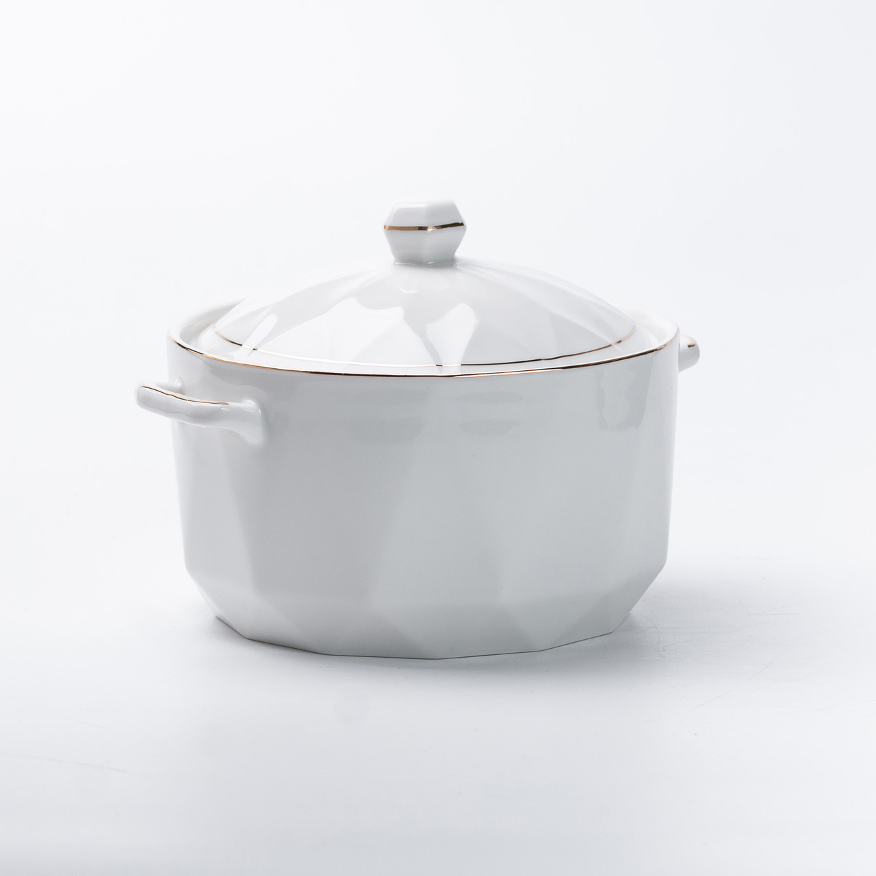 Супниця з кришкою та ручкою на 1 літр біла