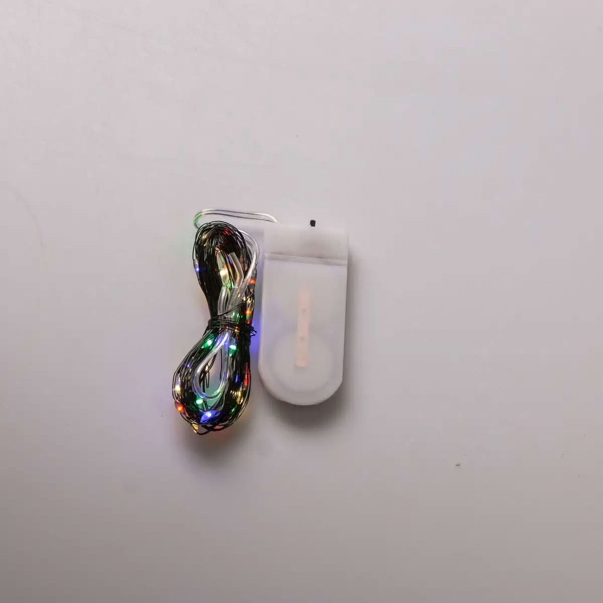 Світлодіодна гірлянда Роса 5 метрів на батарейках нитка 50 led на зеленому дроті мультиколор