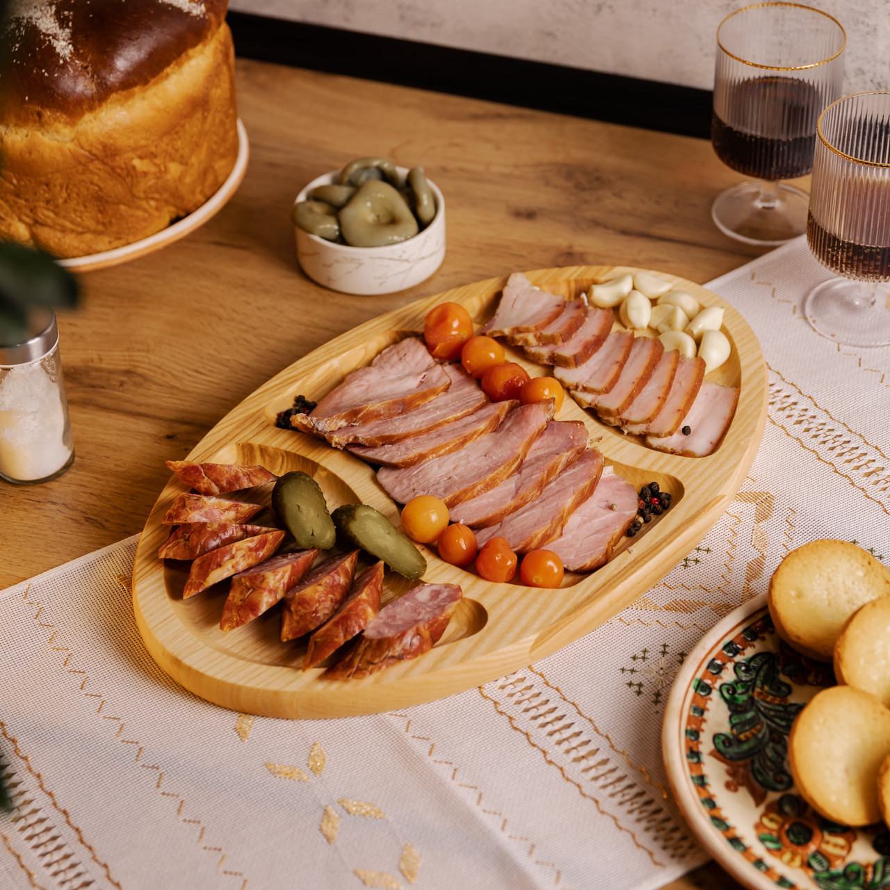 Менажниця дерев'яна 40х25 см овальна на 3 секції, ясен