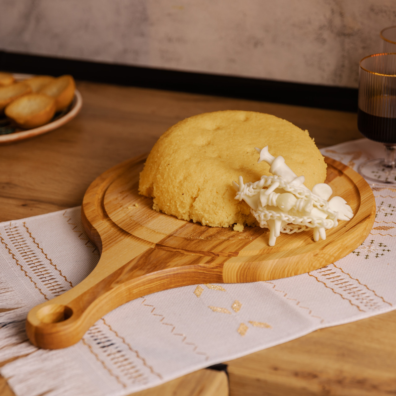 Обробна дерев'яна дошка з круглою основою 30 см ясен