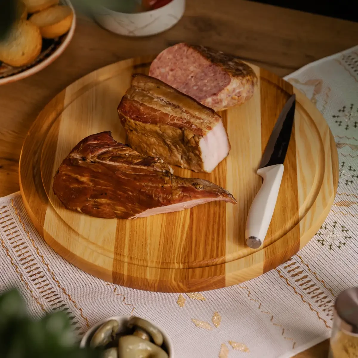 Обробна дерев'яна дошка кругла 30 см для подачі нарізки ясен