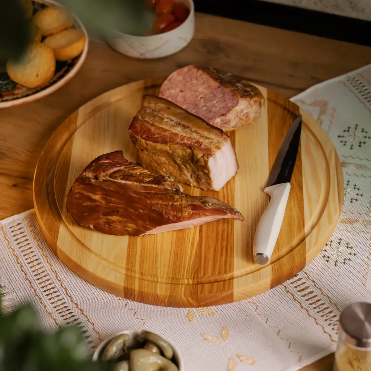 Обробна дерев'яна дошка кругла 35 см для подачі нарізки ясен