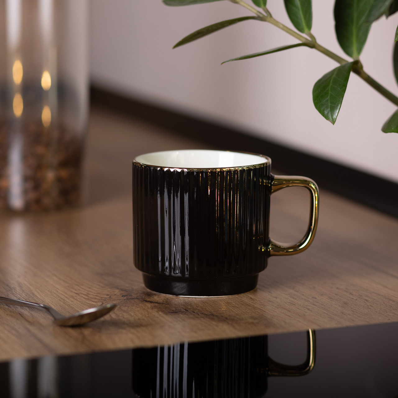Чашка керамічна із золотим обідком та золотою ручкою 300 (мл) Чорна