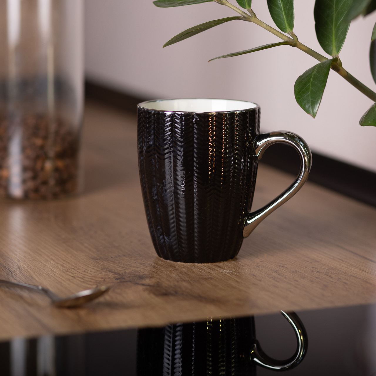 Чашка керамічна 400 (мл) зі сріблястим обідком та ручкою Чорна