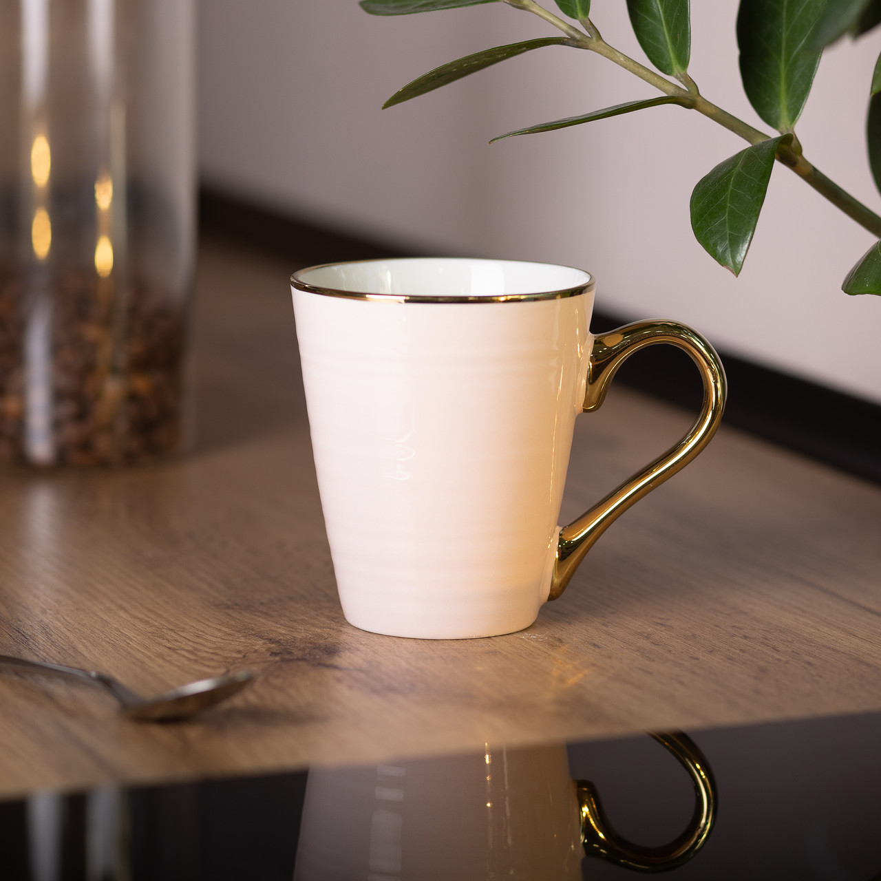 Чашка керамічна із золотим обідком та позолоченою ручкою 320 (мл) Рожева