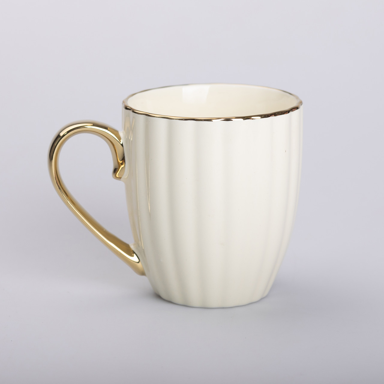 Чашка керамічна із золотим обідком і золотою ручкою 420 (мл) Бежева