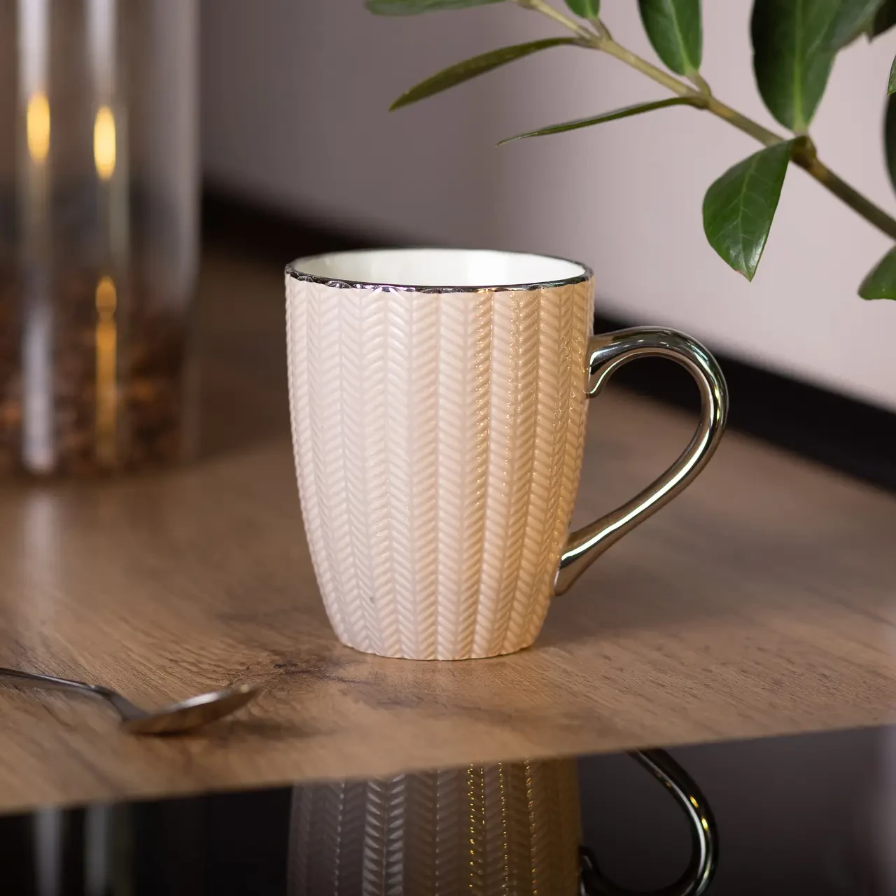 Чашка керамічна 400 (мл) зі сріблястим обідком та ручкою Кремова