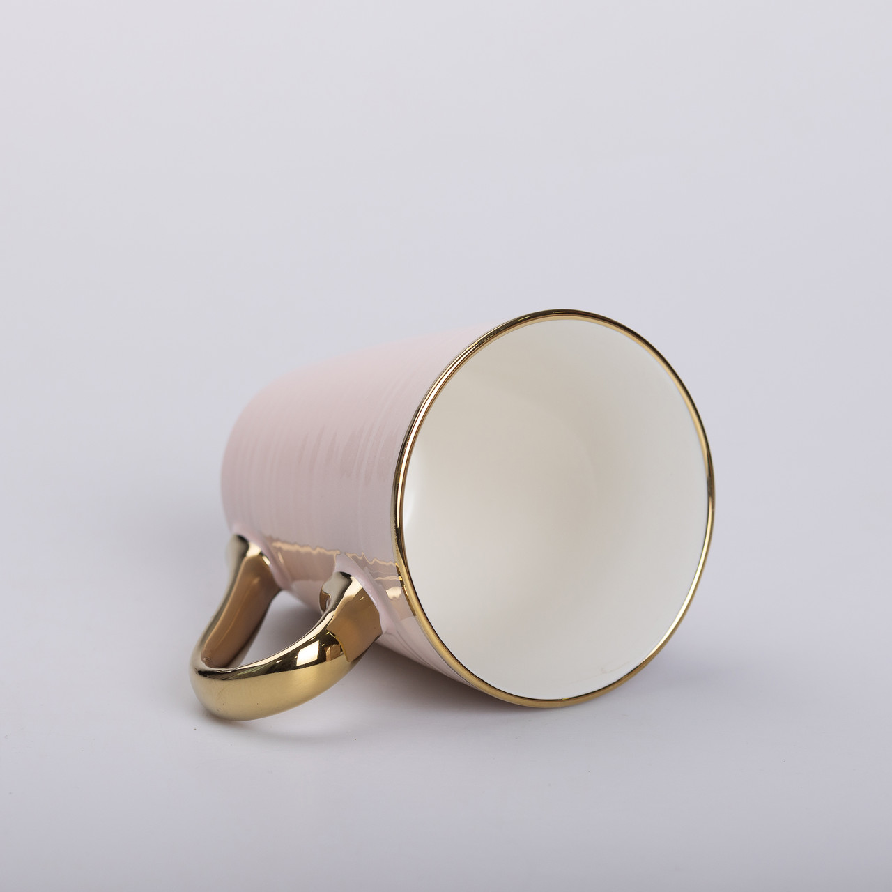 Чашка керамічна із золотим обідком та позолоченою ручкою 320 (мл) Рожева