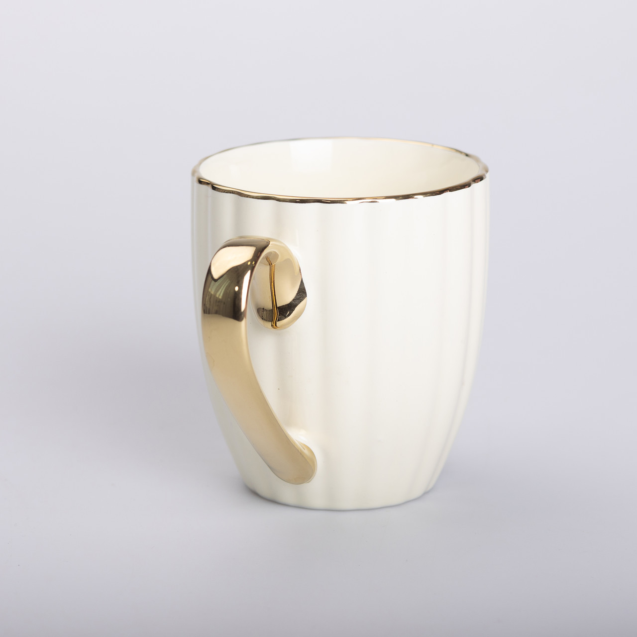 Чашка керамічна із золотим обідком і золотою ручкою 420 (мл) Бежева