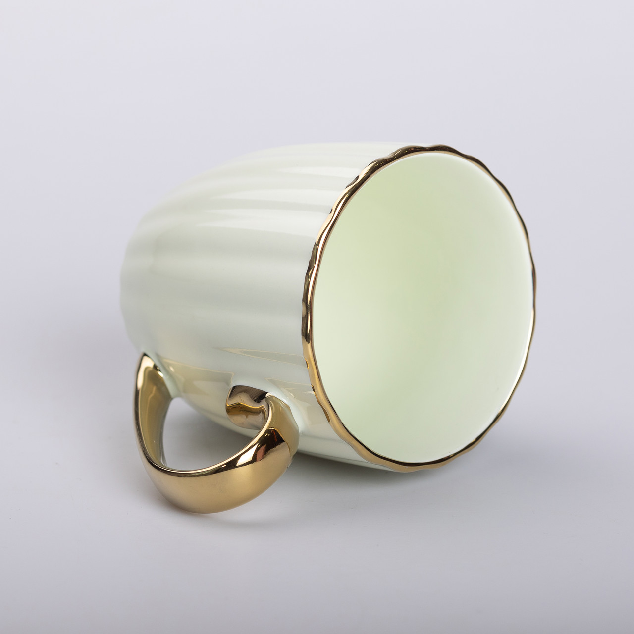 Чашка керамічна із золотим обідком і золотою ручкою 420 (мл) М'ятний