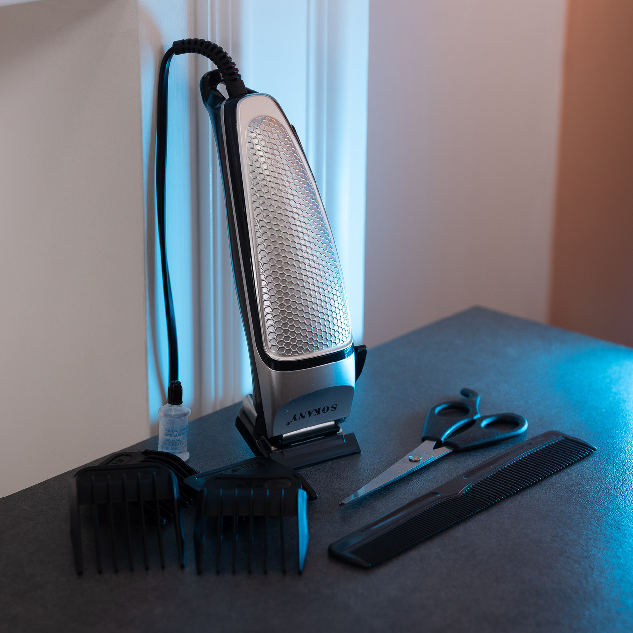 Машинка для стрижки волосся електрична 10 Вт універсальна 4 насадки Срібляста Sokany