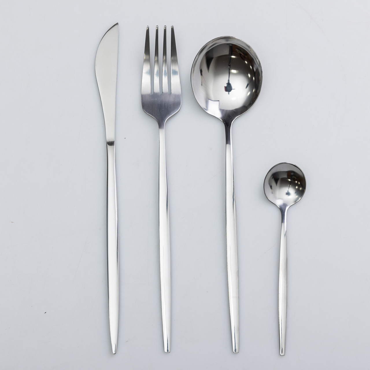 Набір столових приборів 24 предмети набір ложок виделок і ножів на 6 персон Сріблястий