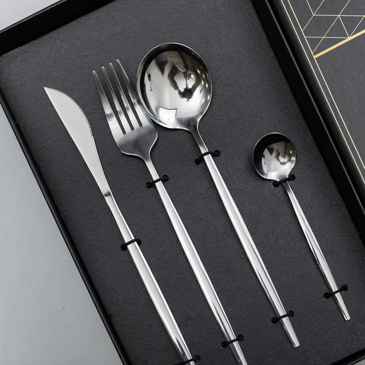 Набір столових приборів 24 предмети набір ложок виделок і ножів на 6 персон Сріблястий