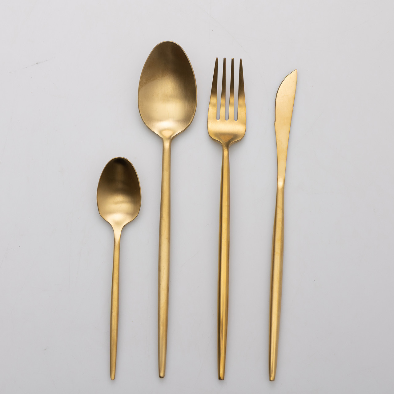 Набір столових приборів 24 предмети столовий набір на 6 персон Золотистий