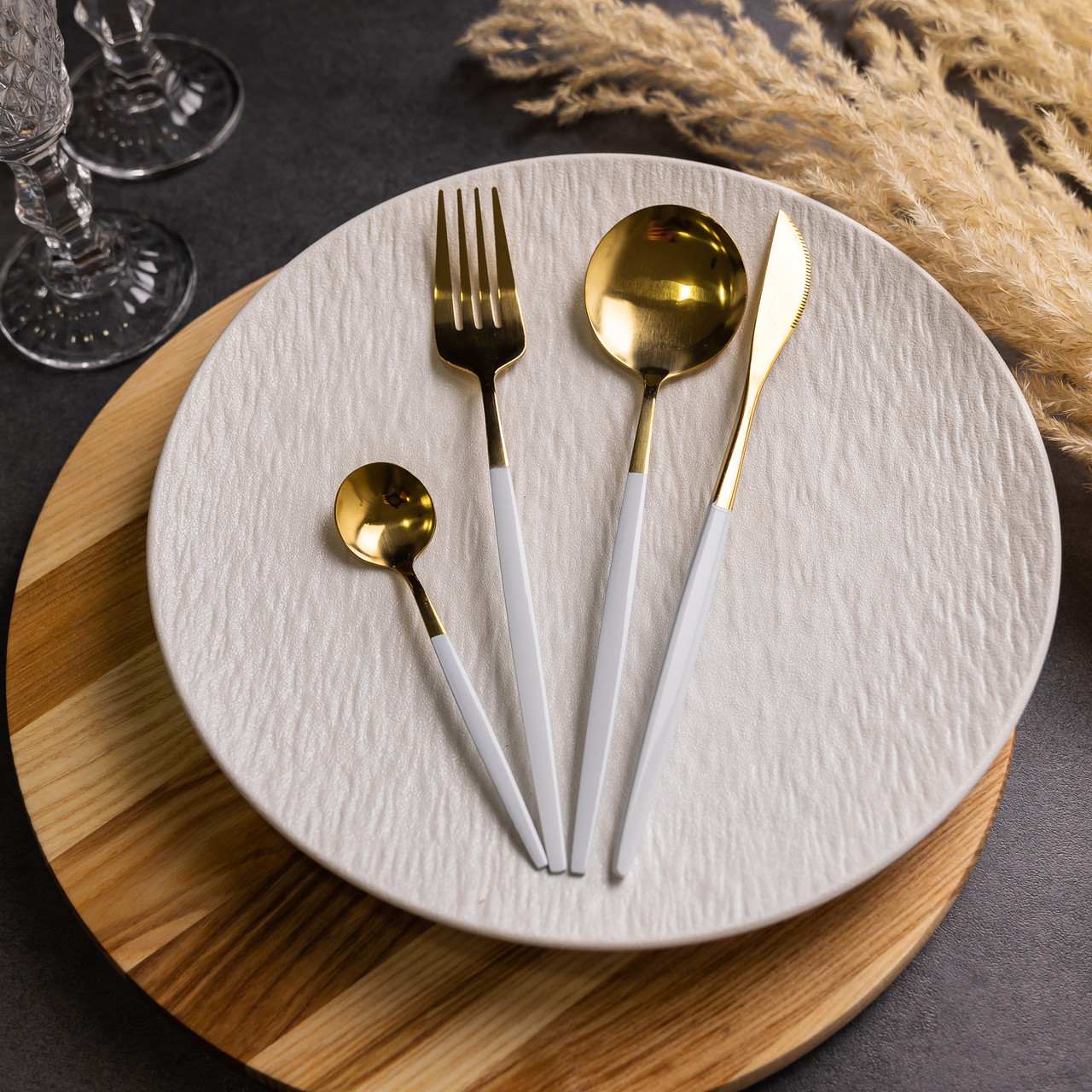 Набір столових приборів 24 предмети столовий набір на 6 персон Золотистий з білим