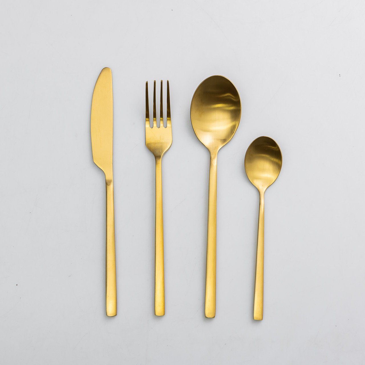 Набір столових приборів на 6 персон 24 предмети столовий набір приборів Золотистий