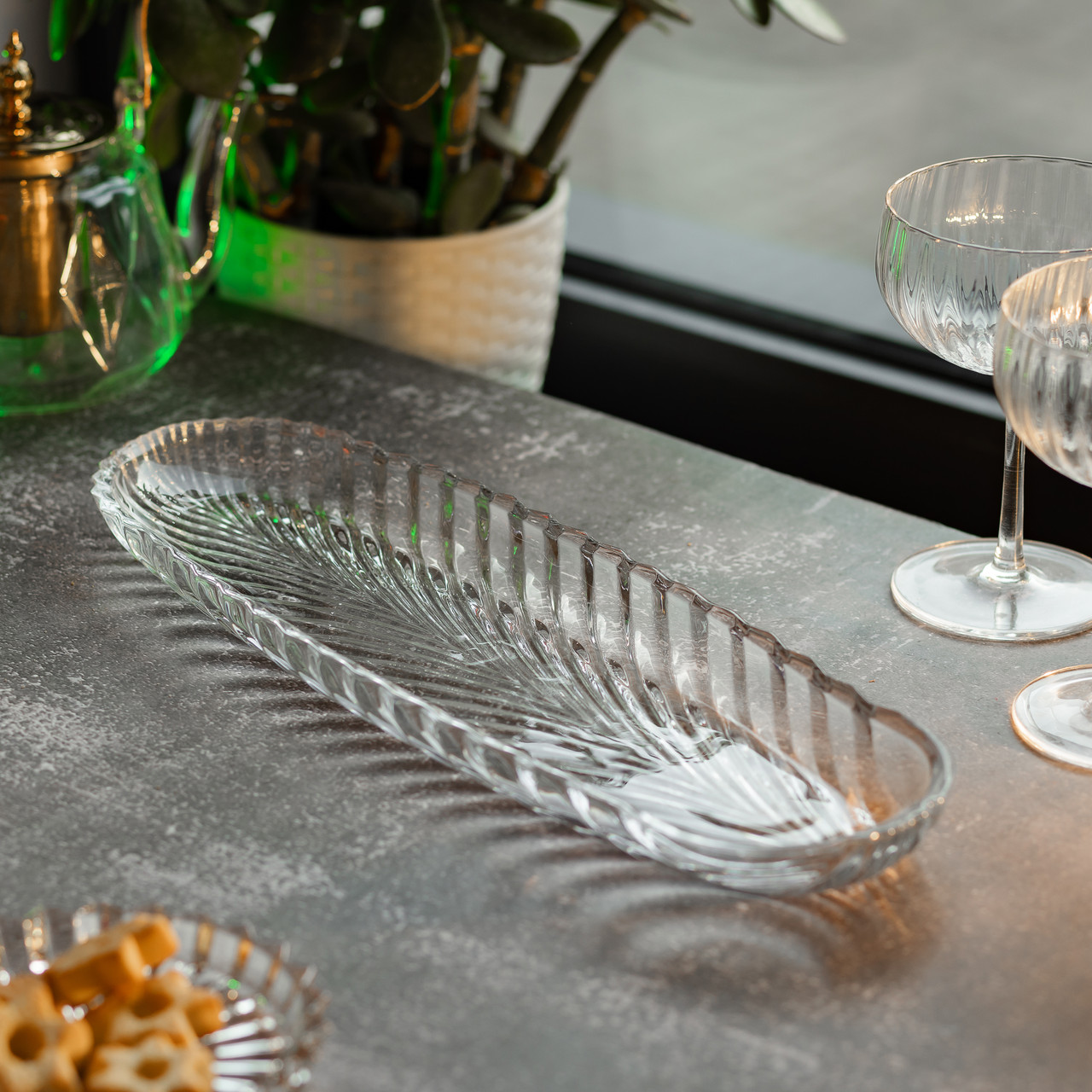 Блюдо сервірувальне 39х13.5х2.5 см скляна для закусок канапе фруктів