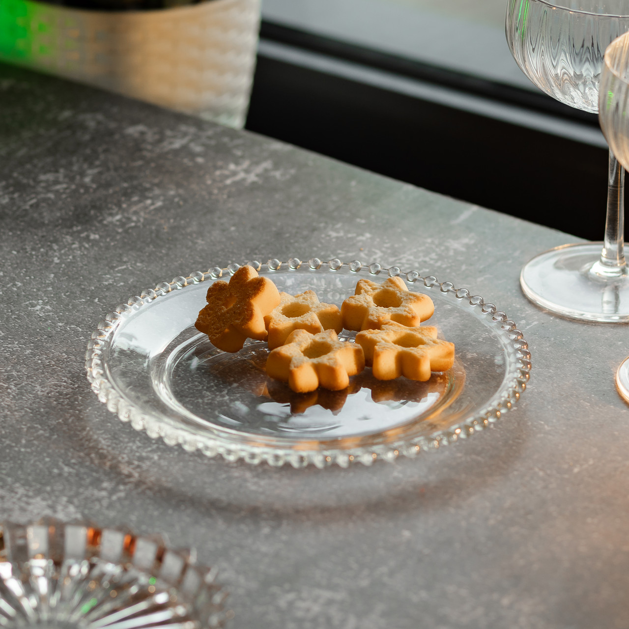 Тарілка десертна скляна Перлини 18,5 см