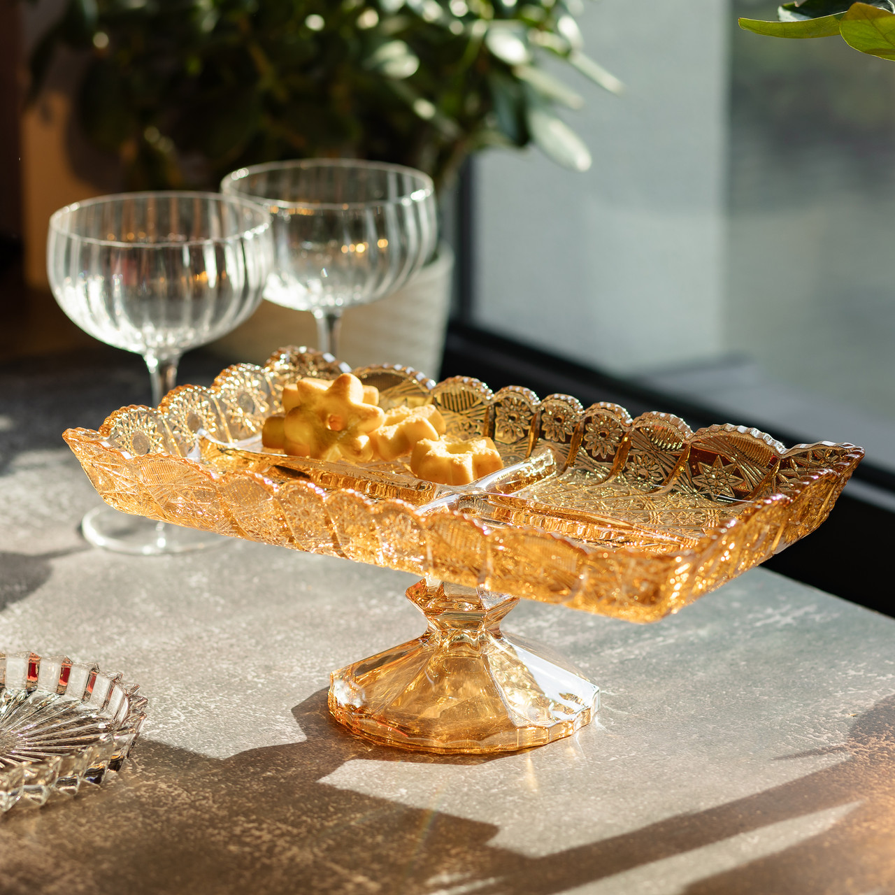 Фруктовниця скляна на ніжці 29х16.5х11 см прямокутна ваза для фруктів