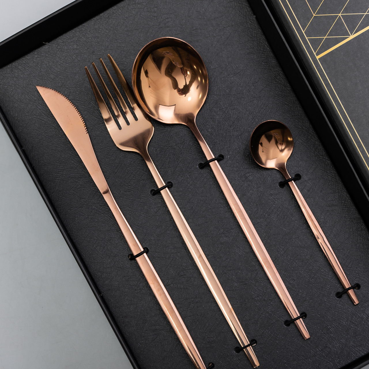 Набір столових приборів 24 предмети набір ложок виделок і ножів на 6 персон Бронзовий