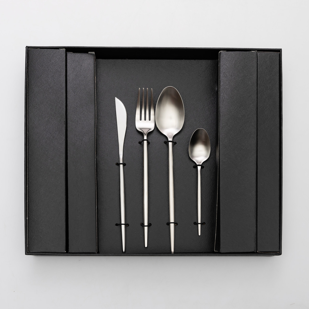 Набір столових приборів 24 предмети столовий набір на 6 персон Сріблястий