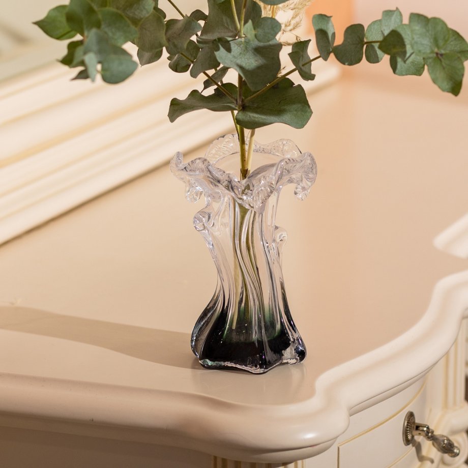 Декоративна скляна ваза для квітів 15.5 см фігурна ваза 100 мл Зелена