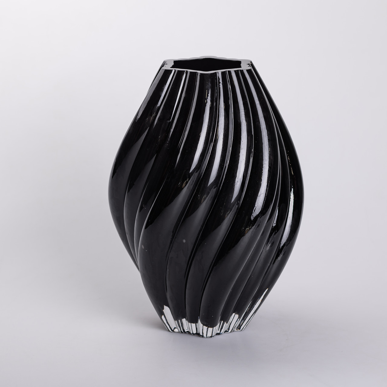 Декоративна скляна ваза для квітів 30 см фігурна ваза 5 л Чорна