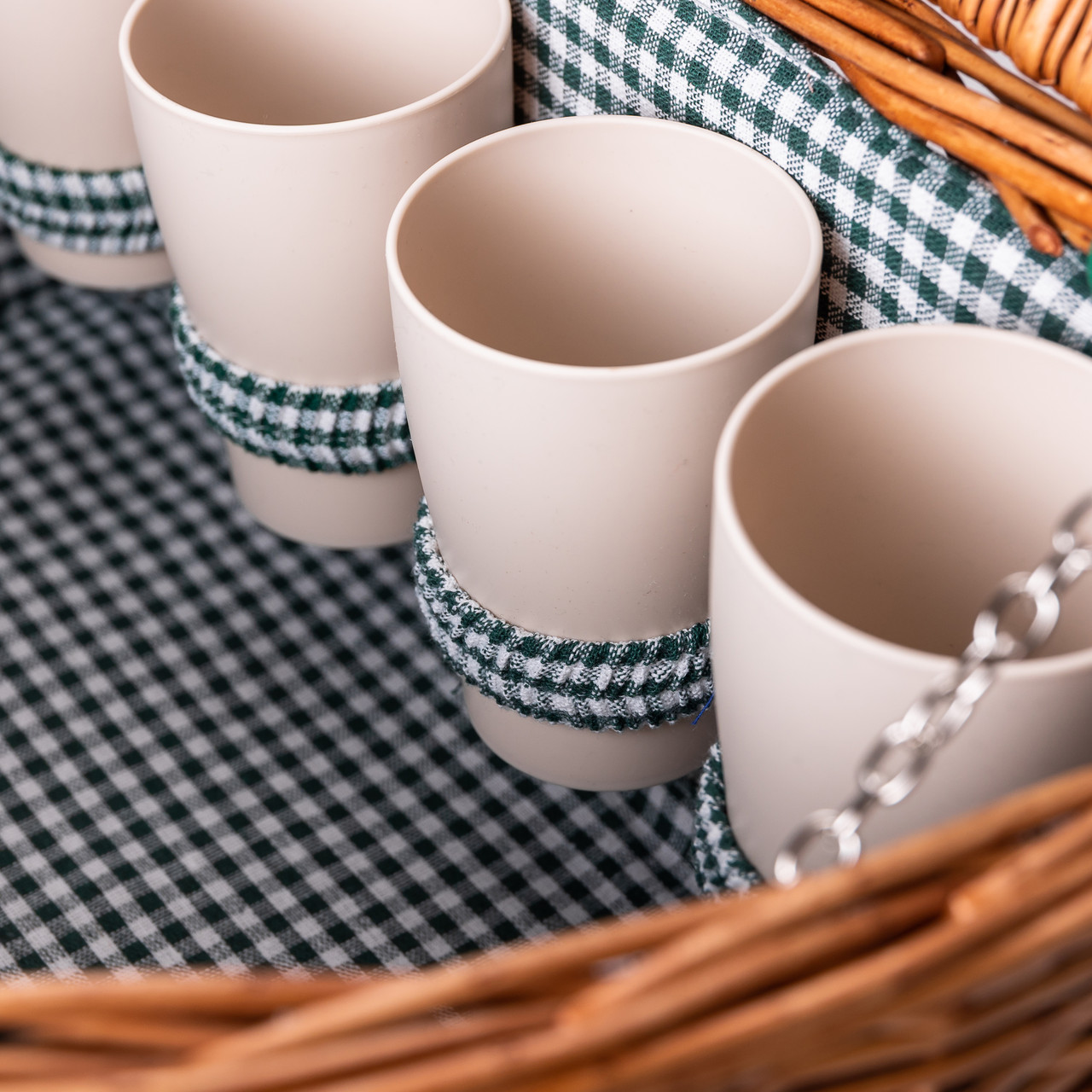 Кошик плетений для пікніка з посудом на 4 персони 41х31х22 см набір посуду туристичний для кемпінгу