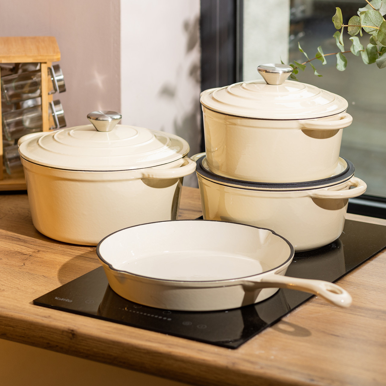 Набір чавунного посуду для приготування 3 каструлі та сковорода з емальованим покриттям Бежевий