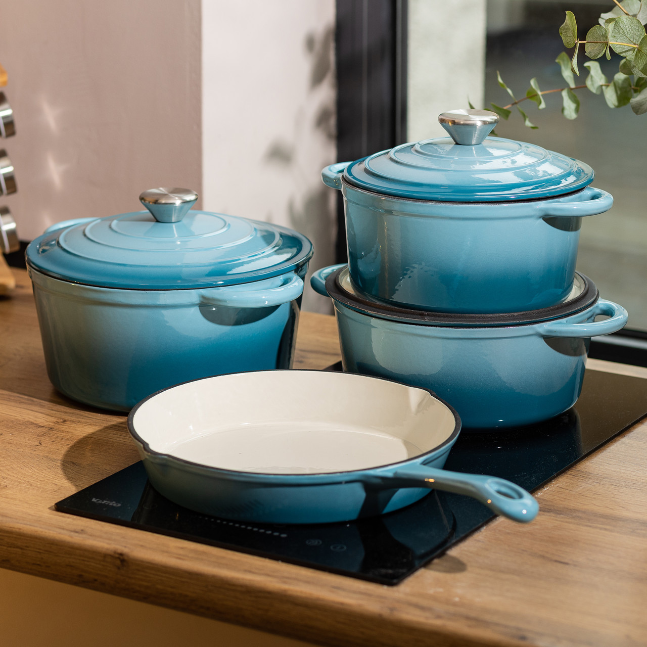 Набір чавунного посуду для приготування 3 каструлі та сковорода з емальованим покриттям Блакитний