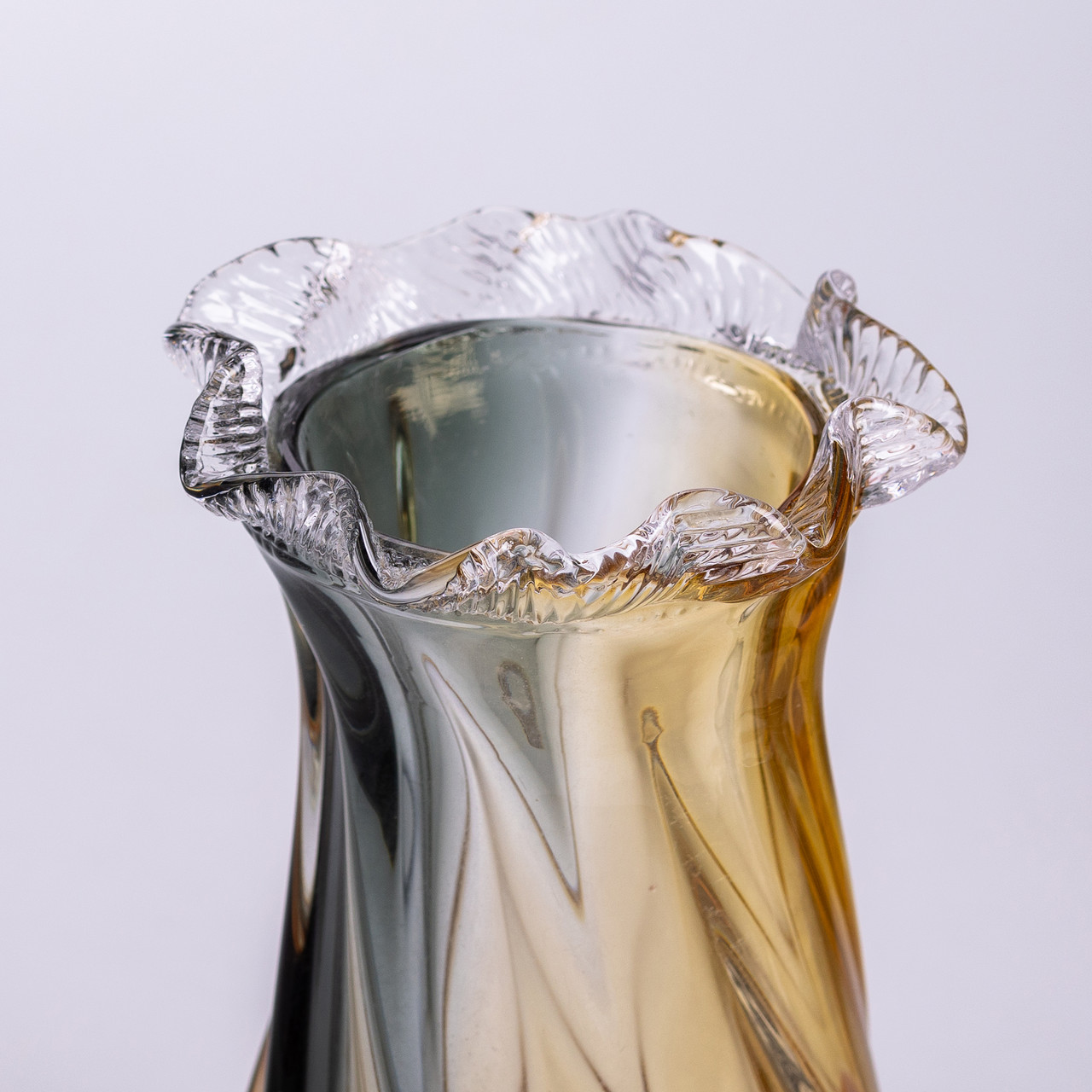 Ваза декоративна 21 см для квітів скляна фігурна ваза з кольорового скла 800 мл Жовто-сіра