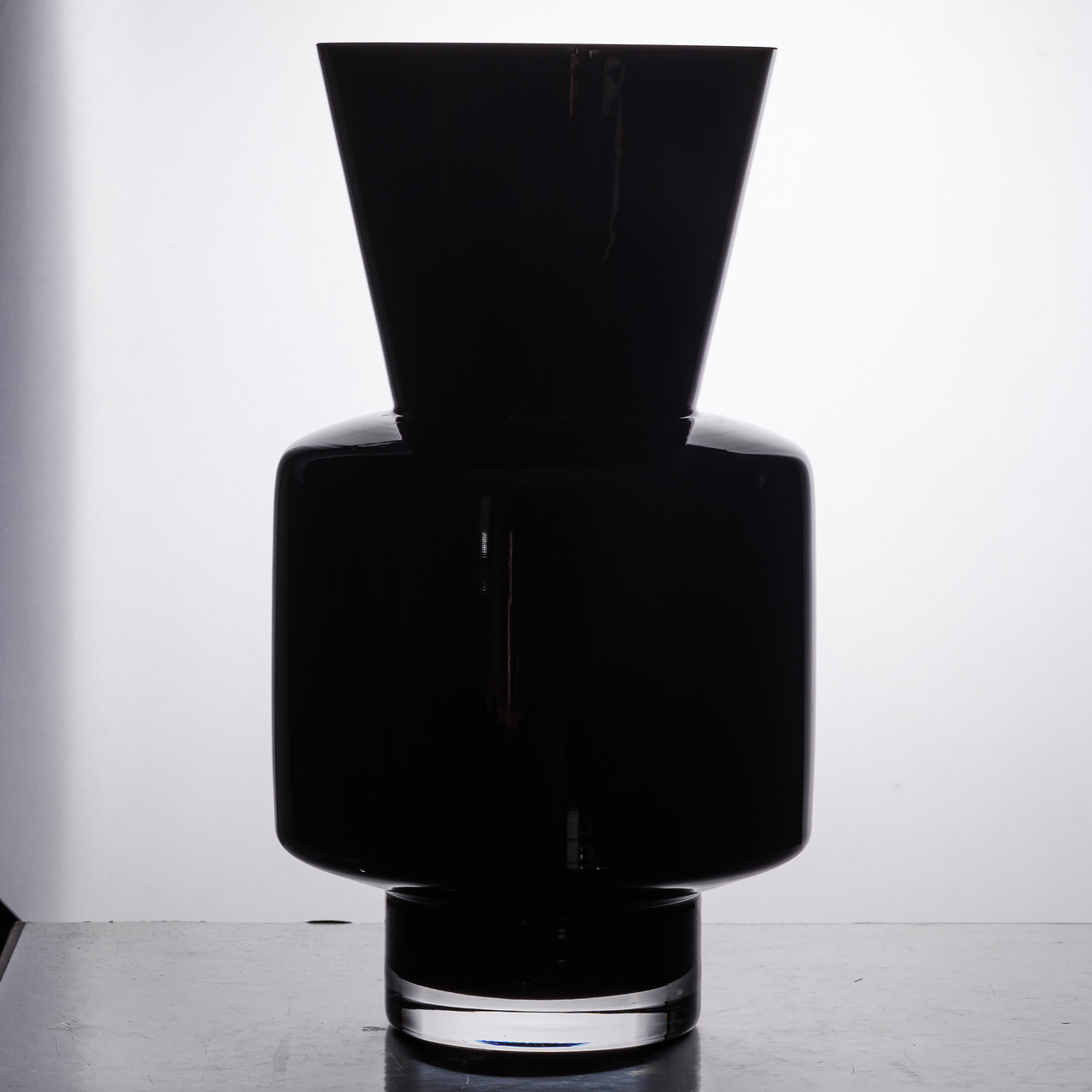 Ваза з кольорового скла для квітів 31 см декоративна ваза для декору та інтер'єру 4 л Чорна